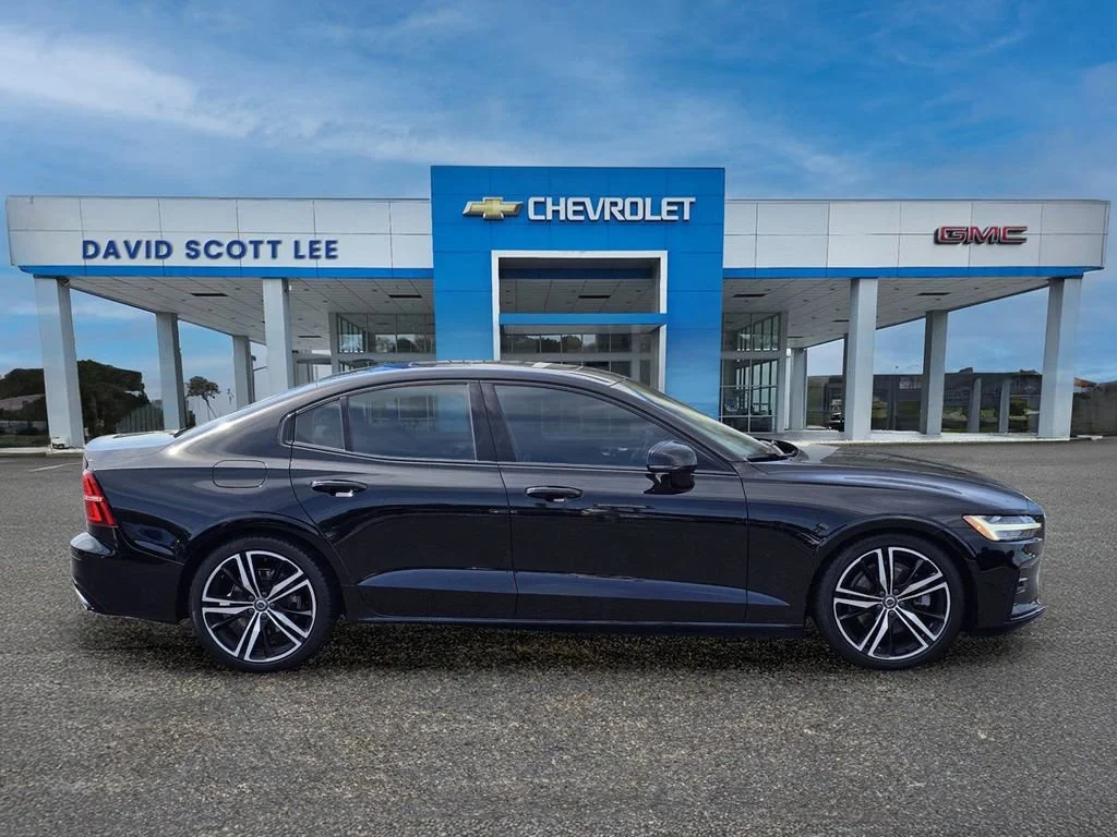 Used 2020 Black Stone Volvo R-Design image 7