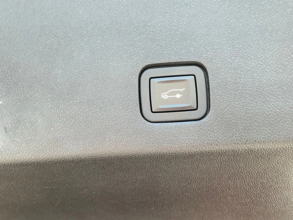 Used 2020 Red Cadillac Sport image 30