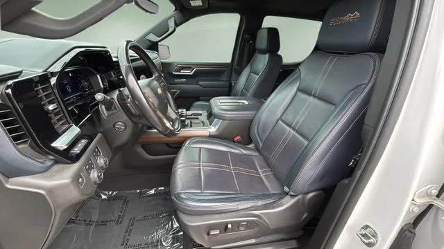 Used 2022 Beige Chevrolet High Country image 18
