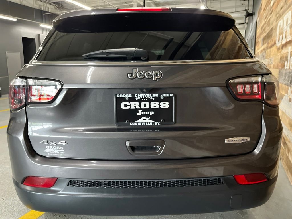 Used 2022 Crystal Metallic Jeep Latitude image 19