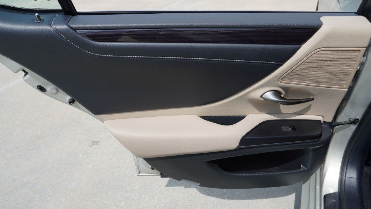 Certified Used 2020 MOONBEAM BEIGE MET Lexus ES 350 image 35