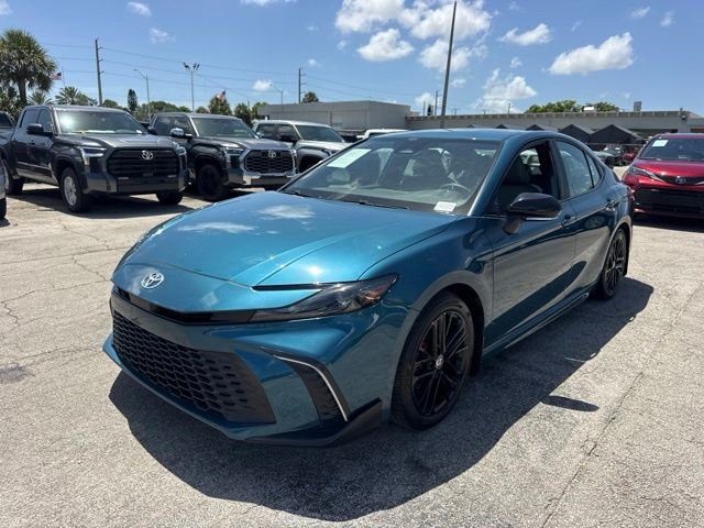 Used 2025  Toyota SE image 7