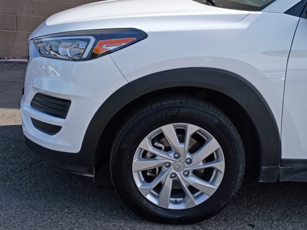 Used 2020 White Hyundai SE image 10