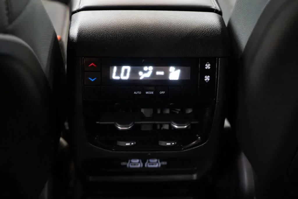 Used 2023 Diamond Black Crystal Pearlcoat Jeep Laredo image 9