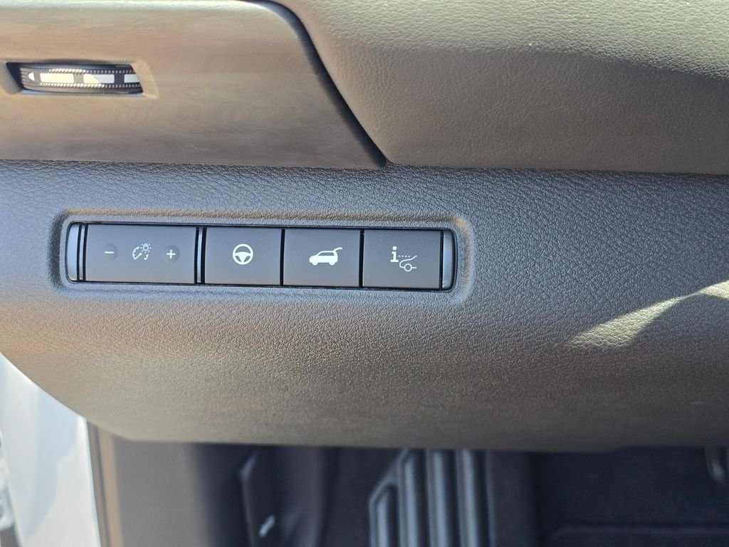 Used 2026 White Nissan Platinum image 23