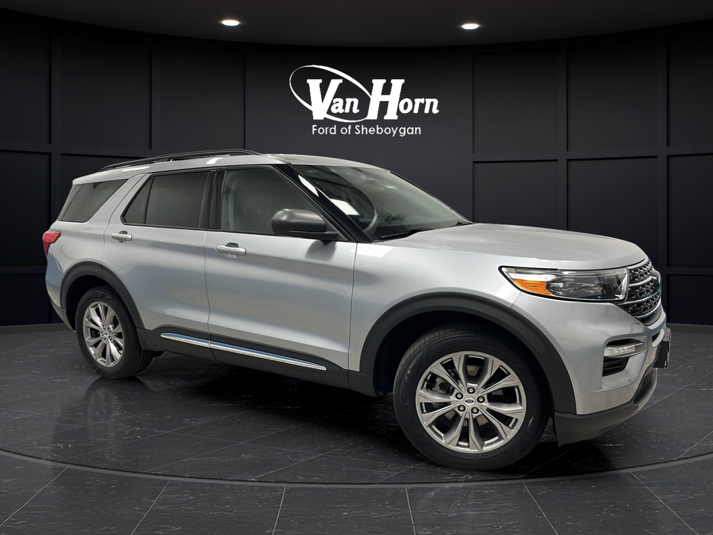 Used 2023 Iconic Silver Metallic Ford XLT image 1