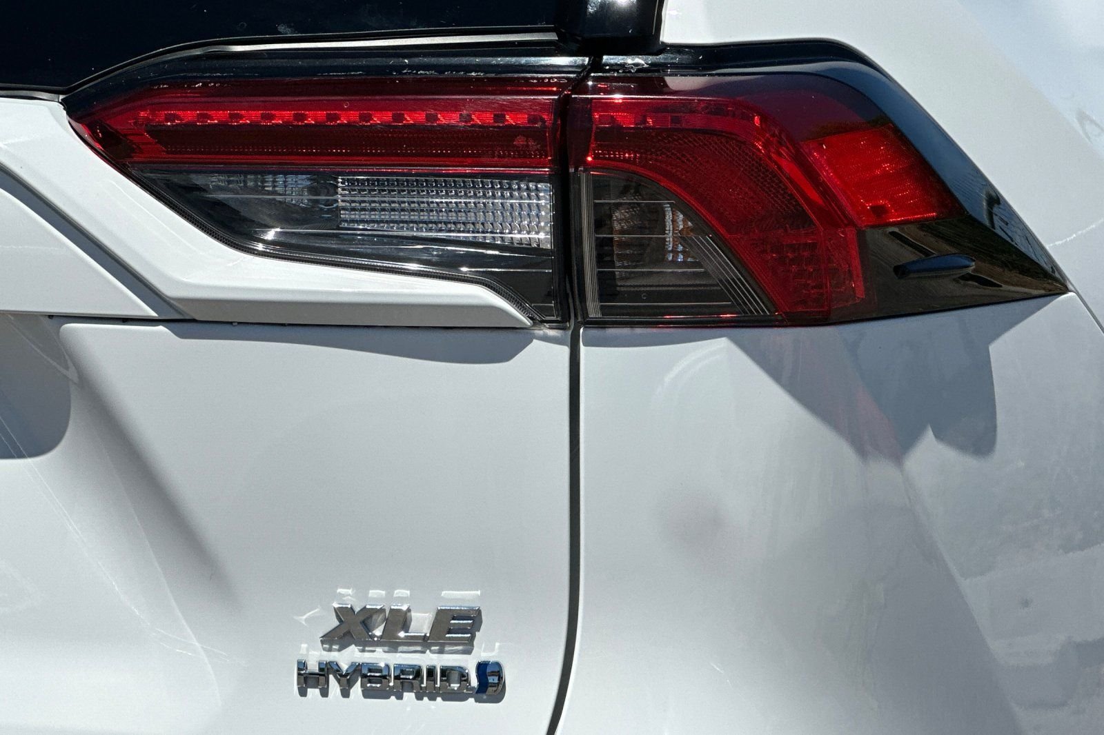 Used 2024 White Toyota XLE image 27