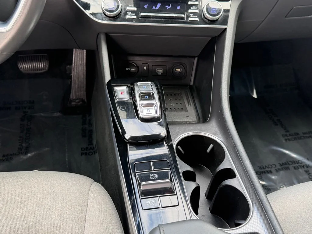 Used 2021 Shimmering Silver Pearl Hyundai SEL image 19