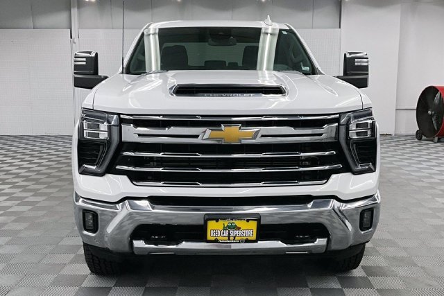 Used 2024 Summit White Chevrolet LTZ image 4