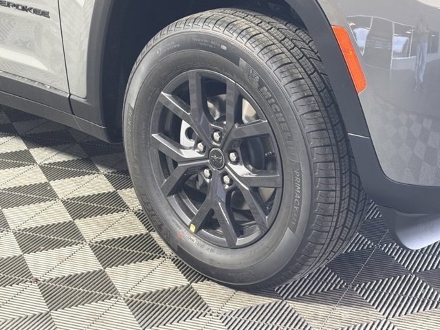 New 2027 Gray Jeep Altitude image 2