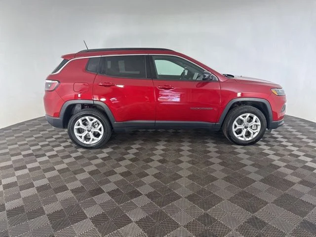 Used 2025 Red Jeep Latitude image 5