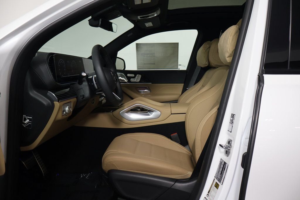 New 2026 MANUFAKTUR Moonlight White Metallic Mercedes-Benz GLS 450 image 5