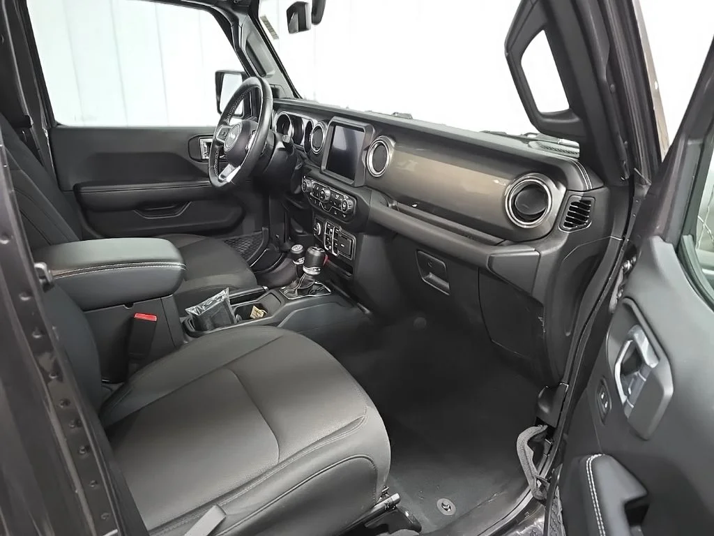 Used 2022 Gray Jeep Unlimited Sahara image 15