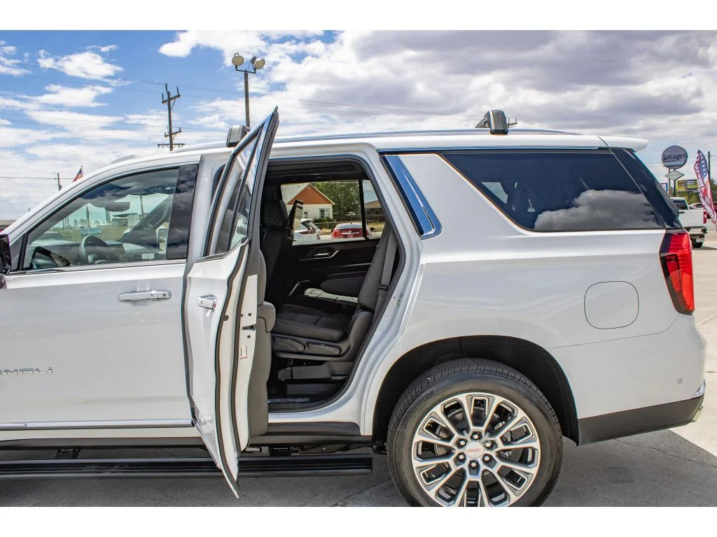 2026 GMC Yukon Denali - Photo 18