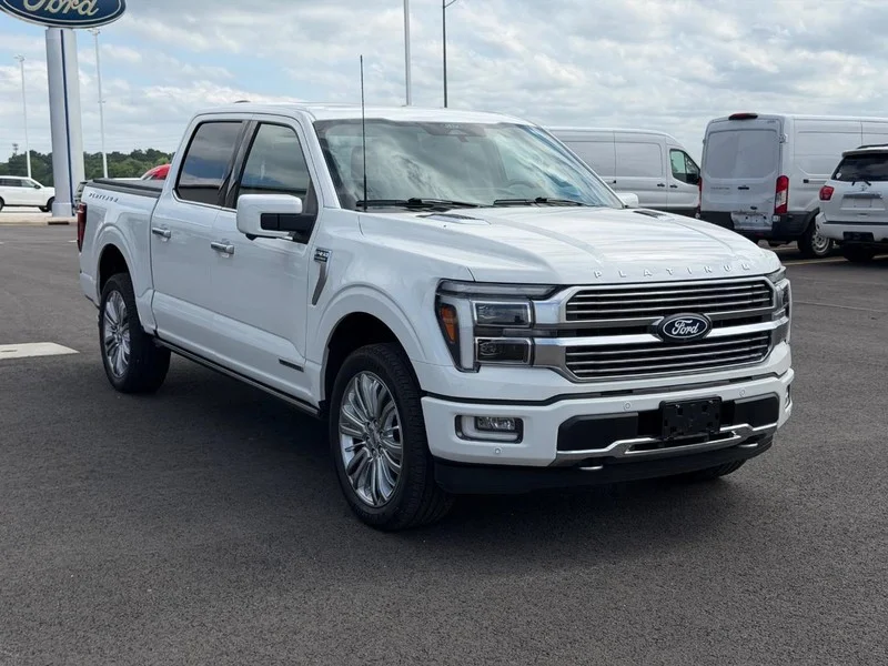 Used 2024 STAR WHITE METALLIC TRICOAT Ford Platinum image 3