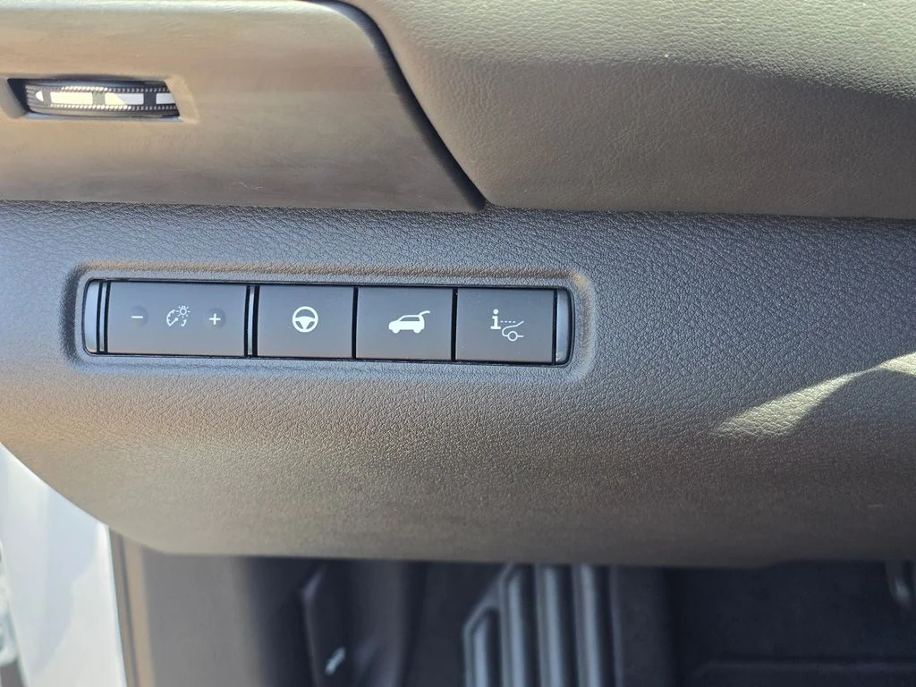 Used 2026 White Nissan Platinum image 23