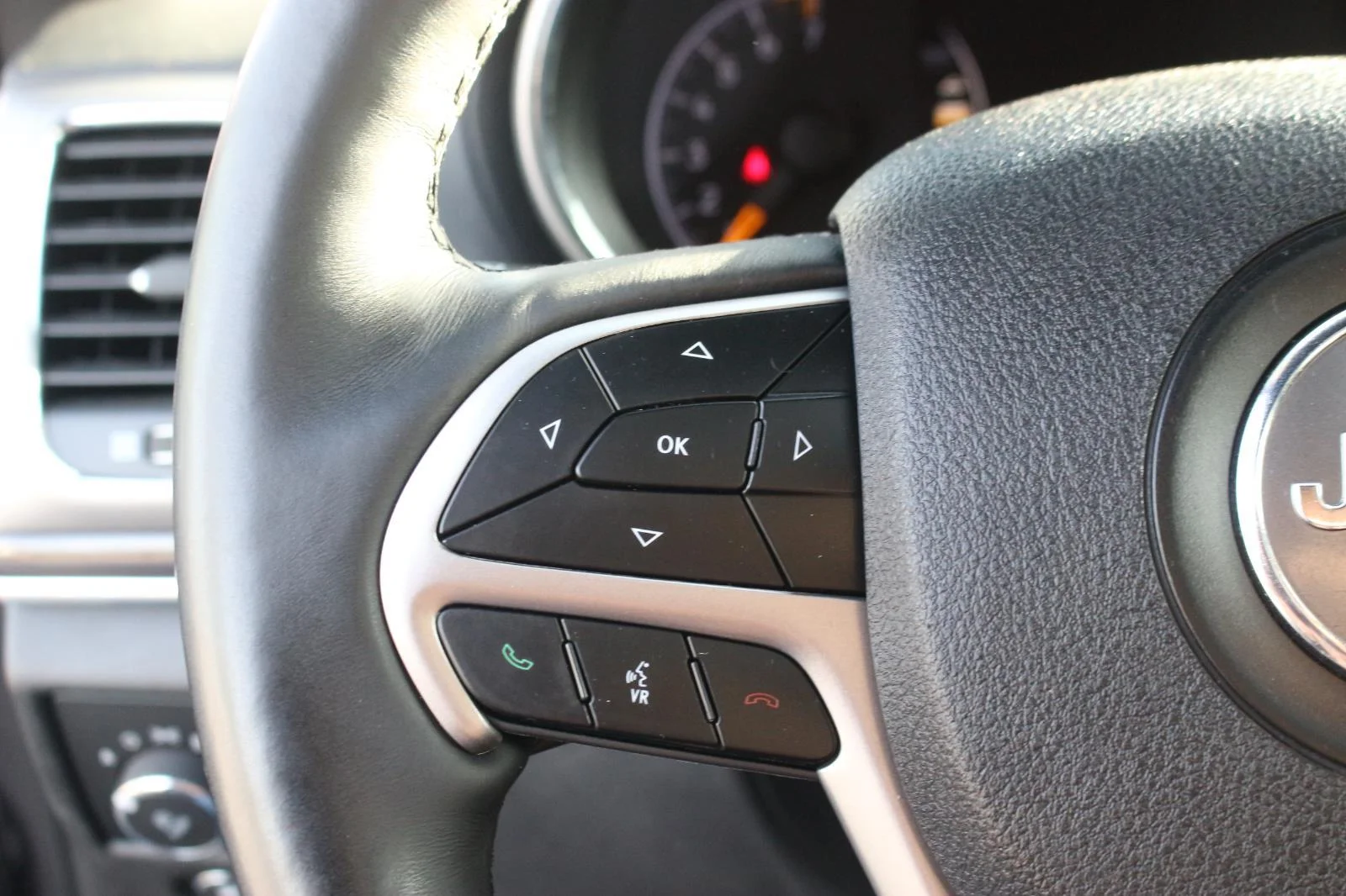 Used 2018 Grey Jeep Overland image 20