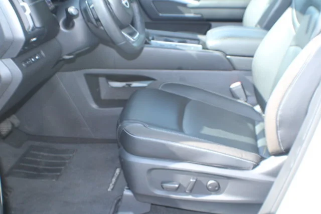 Used 2024 Pearl White Tricoat Nissan SL image 14