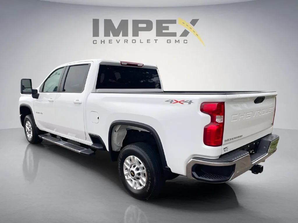 Used 2026 Summit White Chevrolet LT image 3
