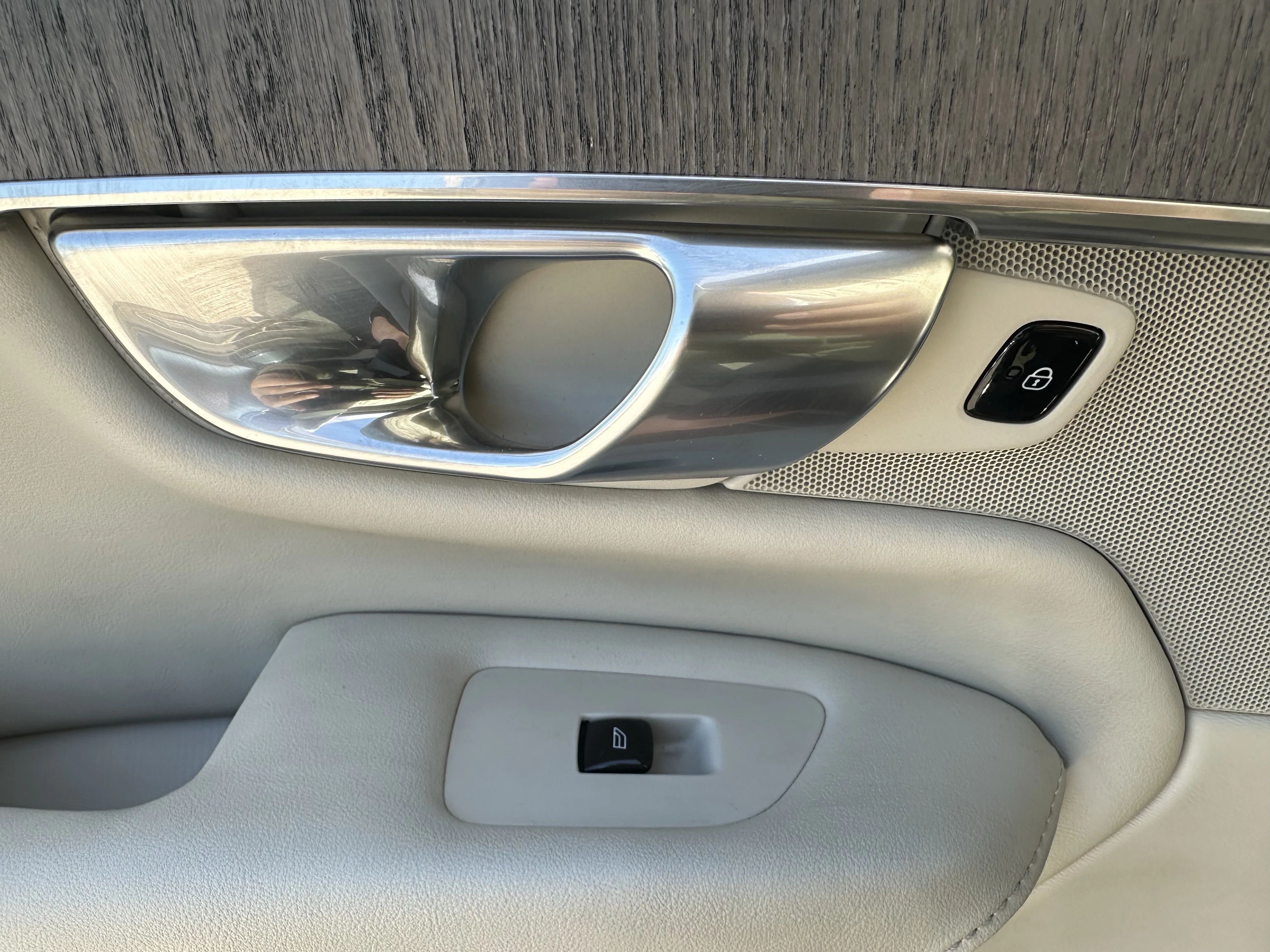 Certified Used 2024  Volvo Plus Bright Theme image 15