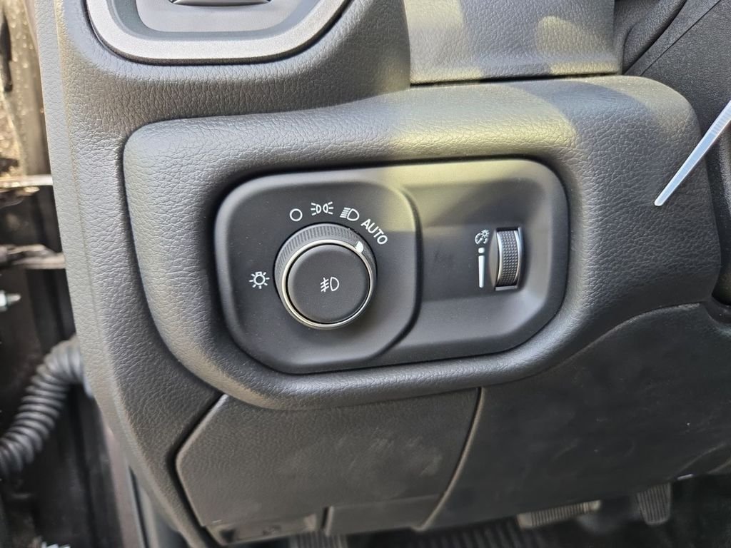 New 2025 Granite Crystal Metallic Clearcoat RAM Tradesman image 18