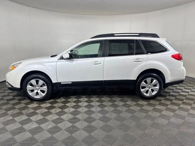 Used 2011 Satin White Pearl Subaru 2.5i image 7