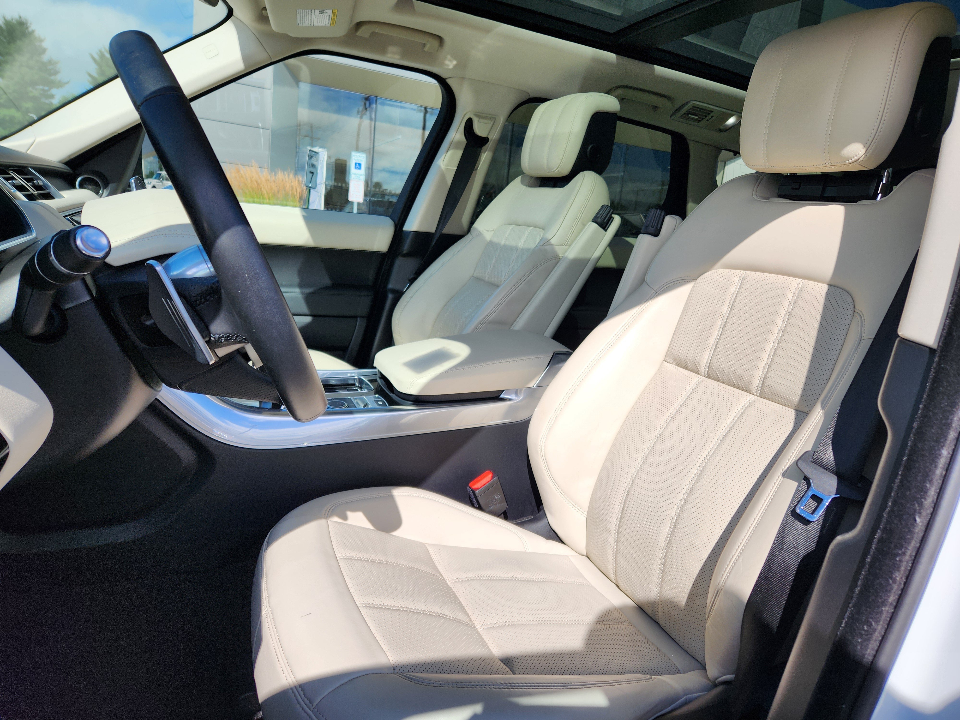 Used 2022 Fuji White Land Rover HSE Silver Edition image 10