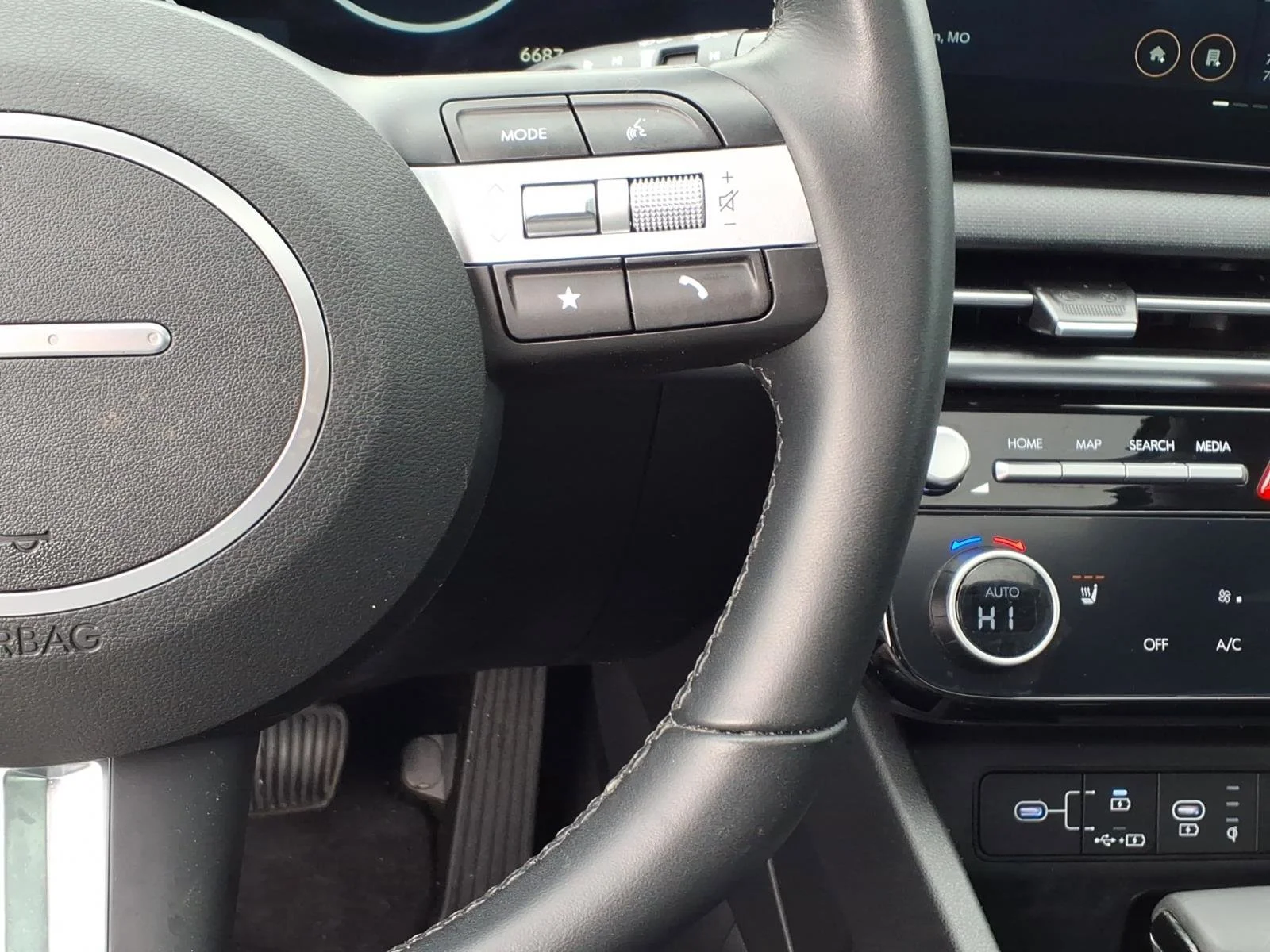 Used 2025 Serenity White Pearl Hyundai SEL Convenience image 20
