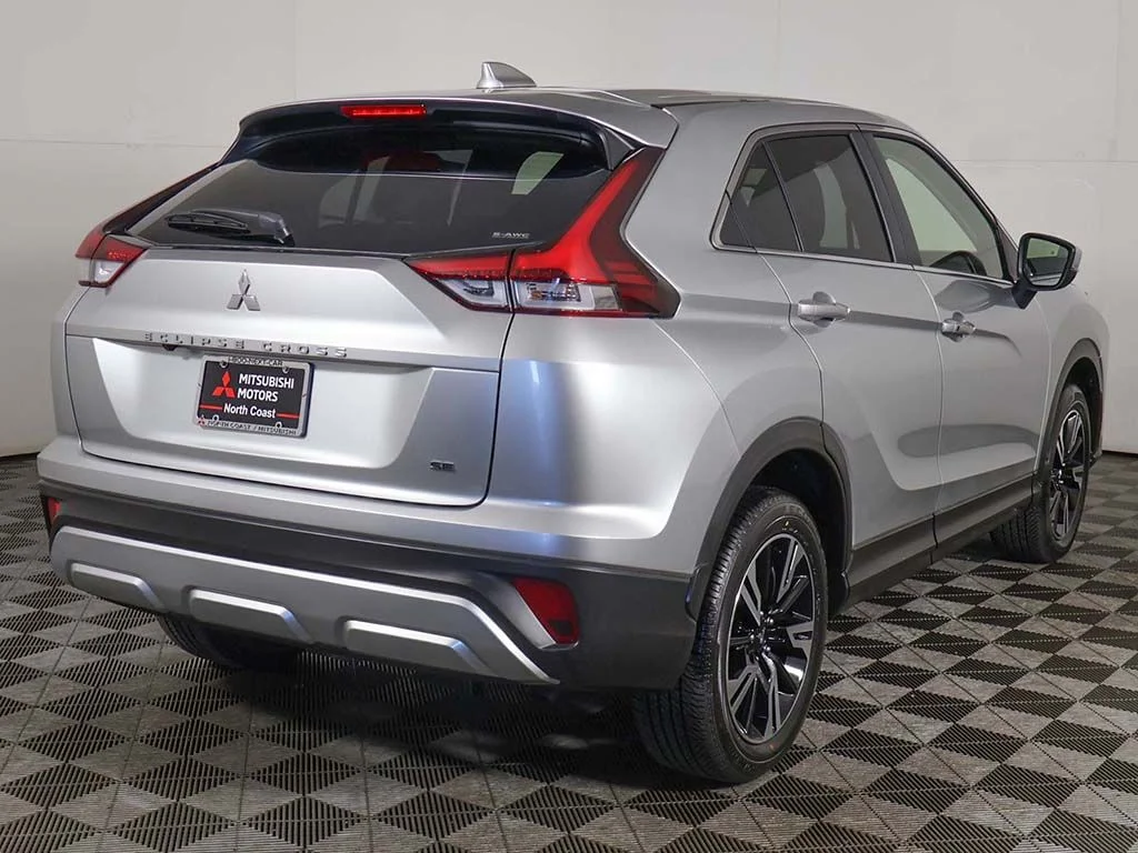 New 2026 Silver Mitsubishi SE image 10