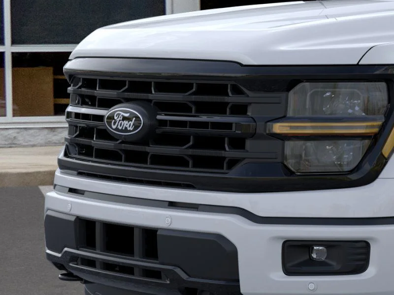 New 2025 Oxford White Ford XLT image 17