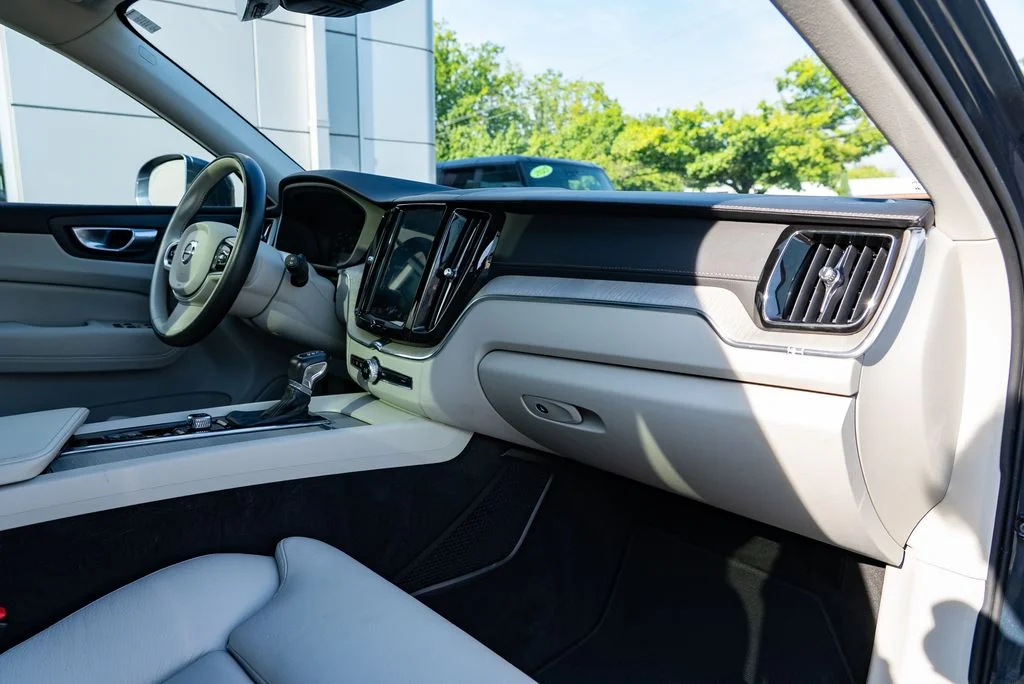 Used 2019 Blue Volvo T6 Inscription image 29