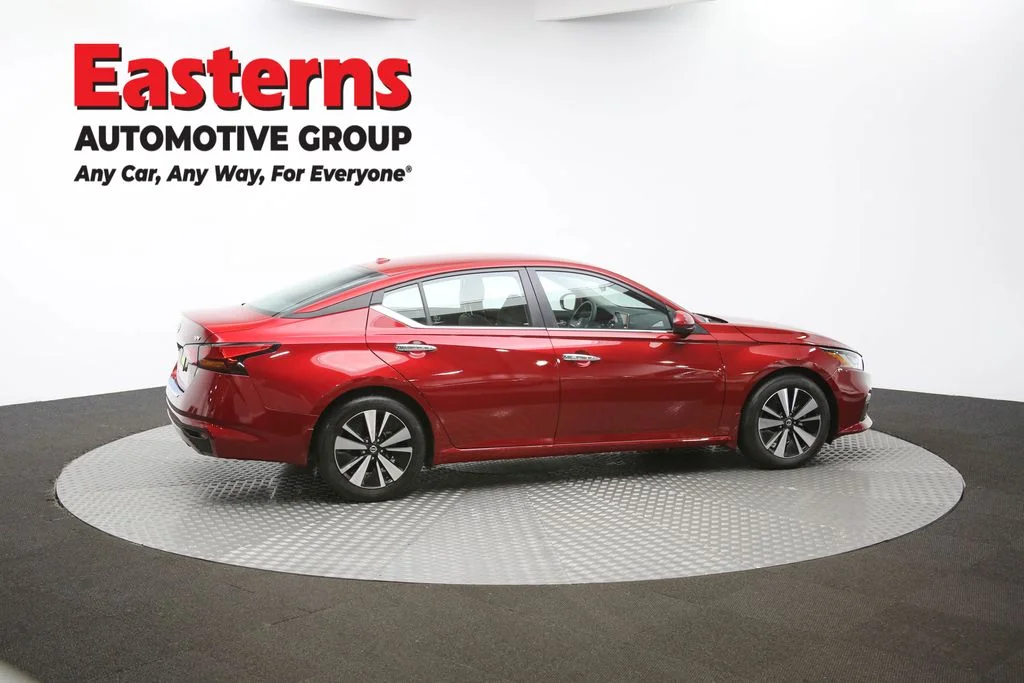 Used 2022 Red Nissan 2.5 SV image 40