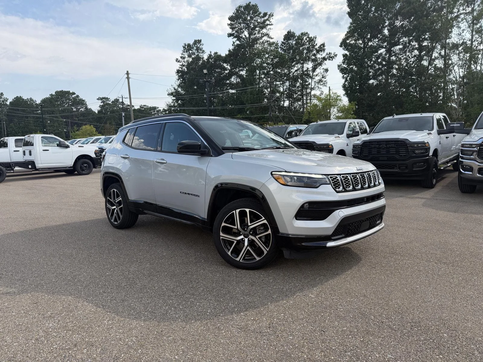Used 2025 Silver Zynith Metallic Clearcoat Jeep Limited image 3