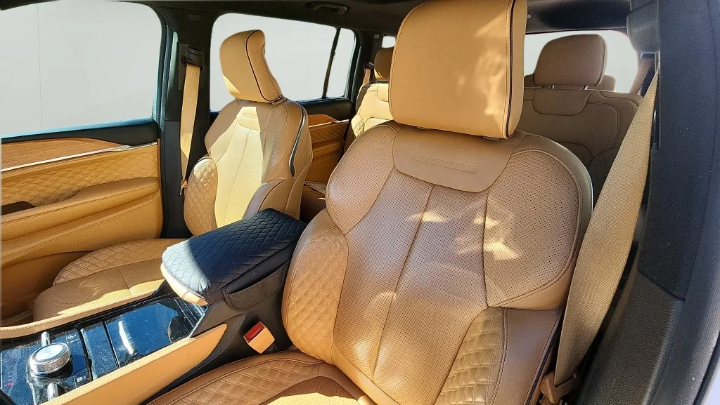 Used 2023 White Jeep Summit image 18