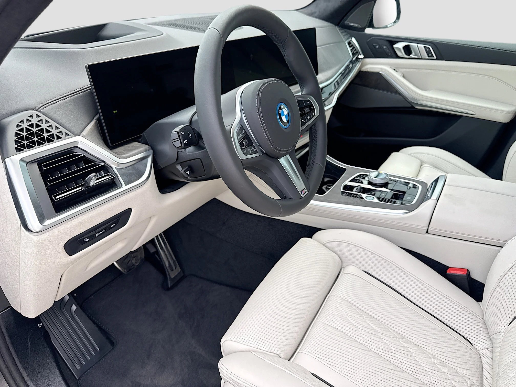 New 2026 Carbon Black Metallic BMW xDrive50e image 26
