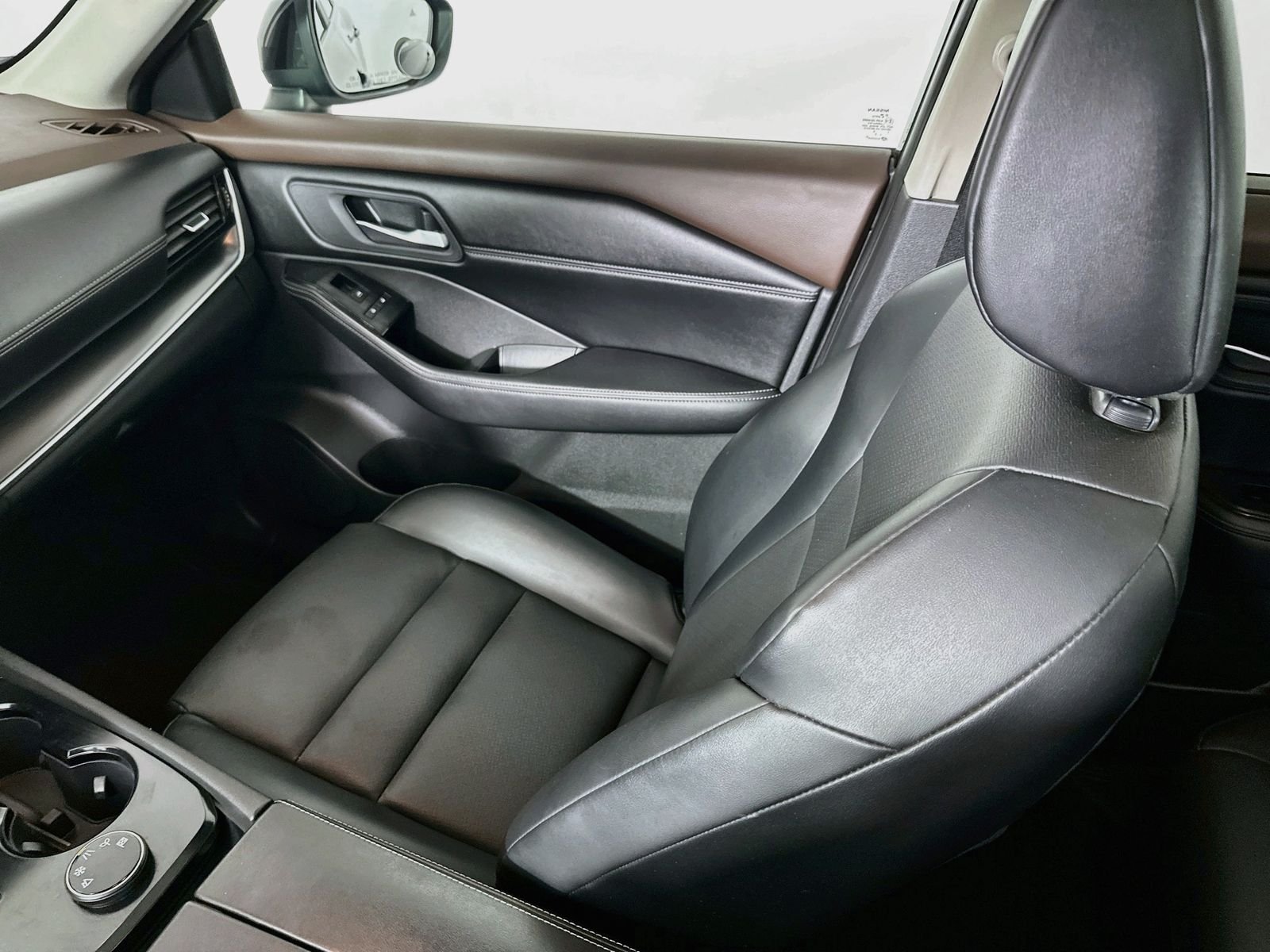 Used 2022 Super Black Nissan SV image 22
