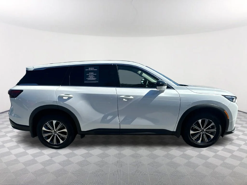 Certified Used 2026 White INFINITI PURE image 4