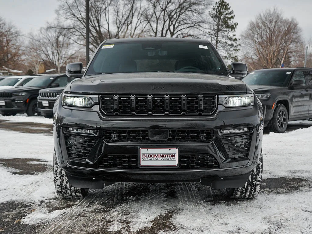 New 2026 Diamond Black Crystal Pearlcoat Jeep Limited Reserve image 2