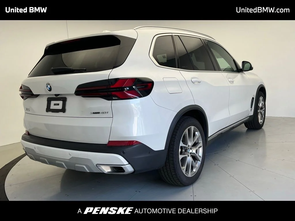 Used 2025 White Metallic BMW xDrive40i image 3