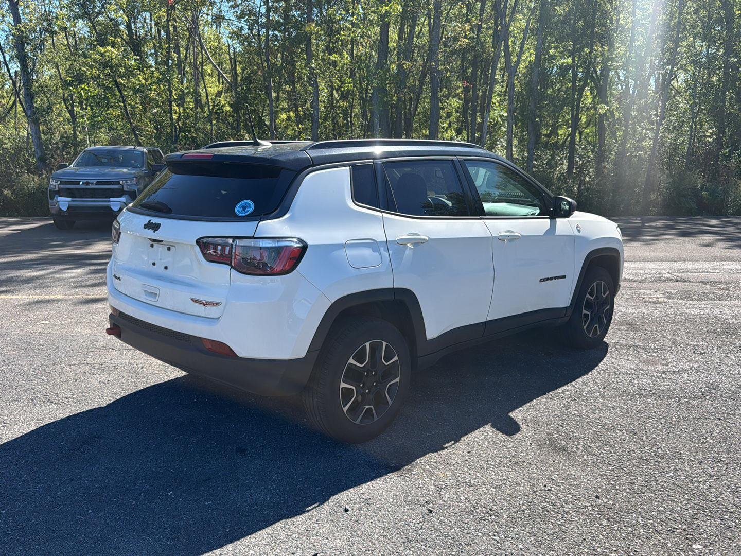 Used 2019 White Clearcoat Jeep Trailhawk image 7