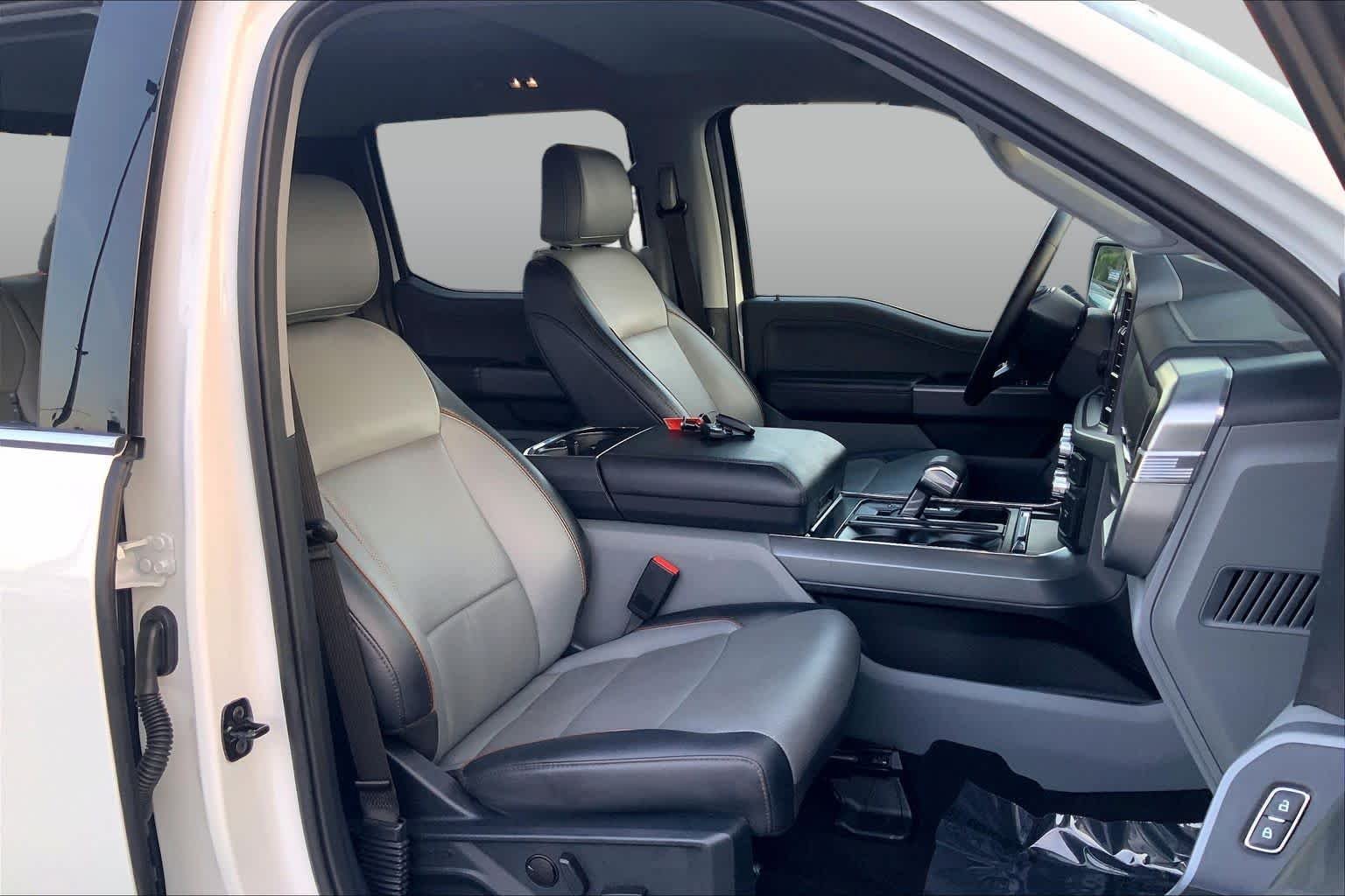 Used 2025 Oxford White Ford LARIAT image 10