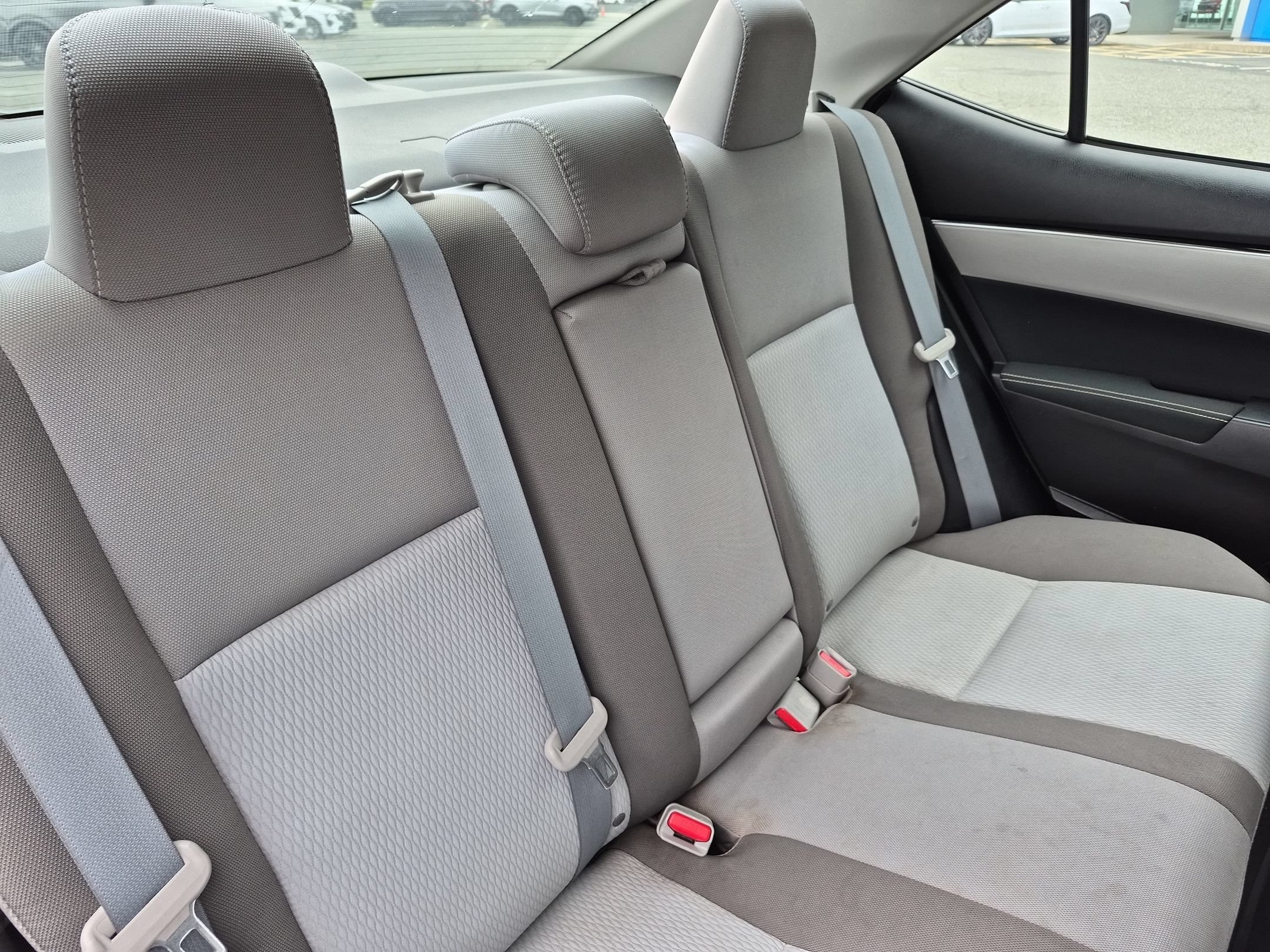 Used 2018  Toyota L image 30