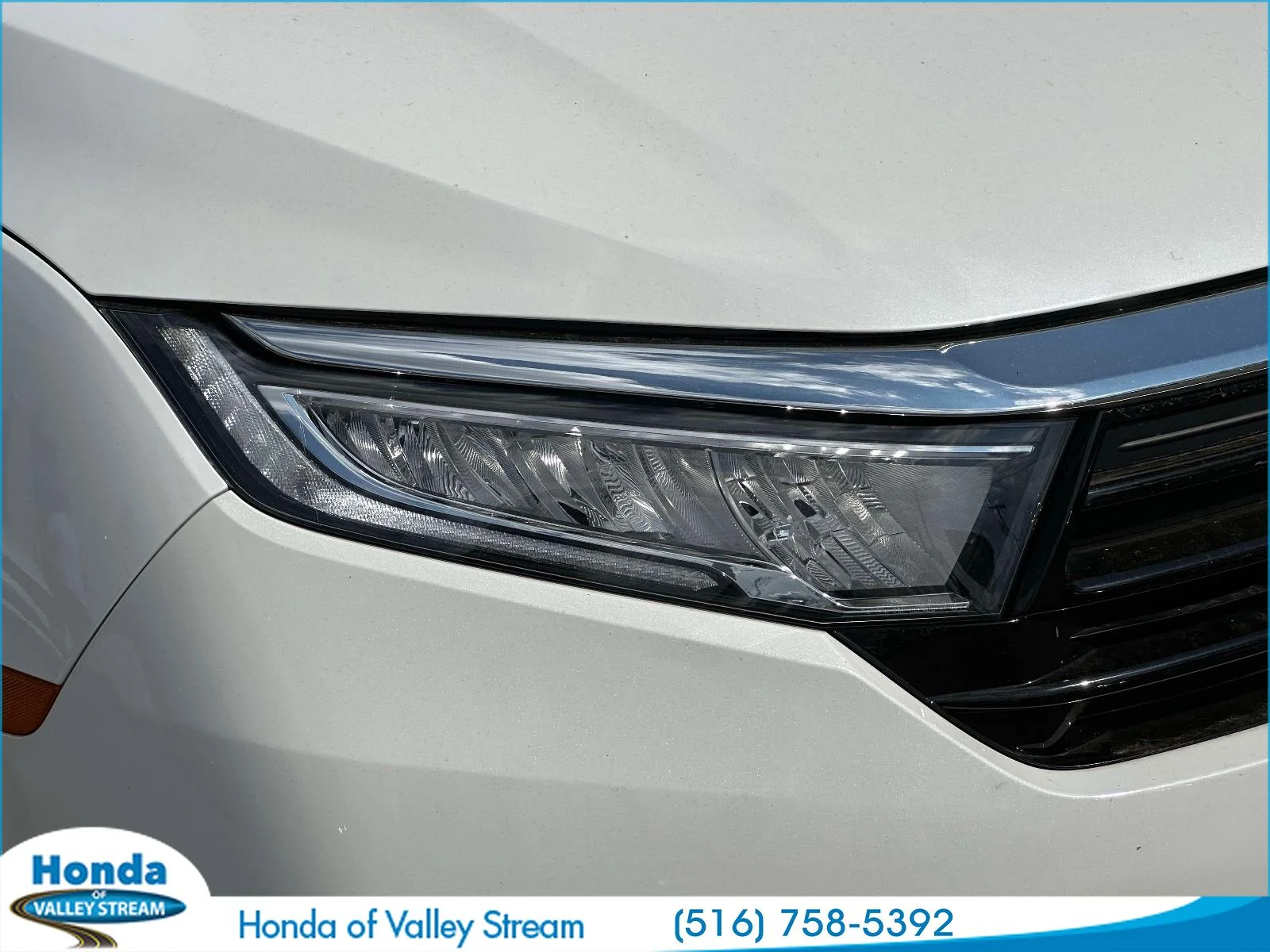 Certified Used 2023 Platinum White Pearl Honda Touring image 9