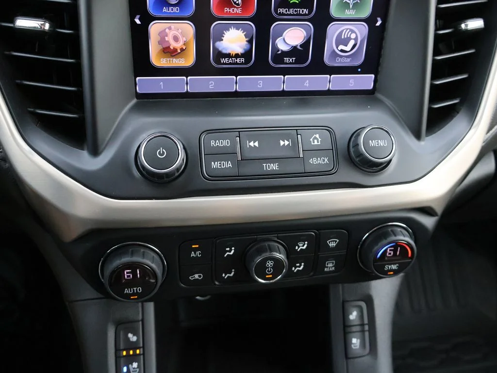 Used 2017 White GMC Denali image 30