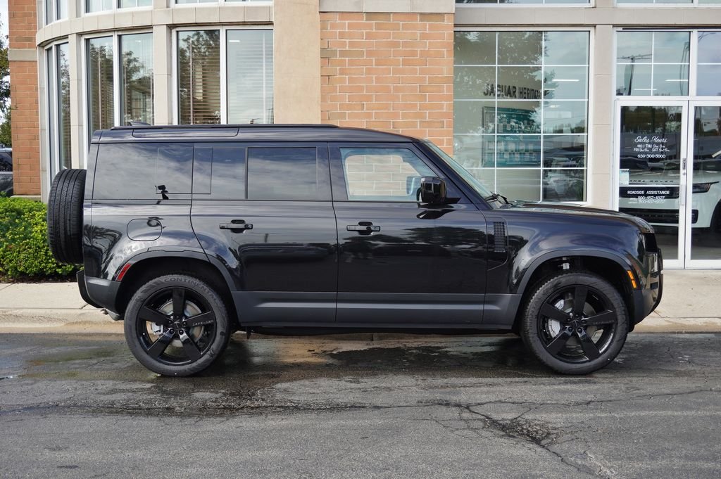 New 2026 Santorini Black Land Rover S image 7