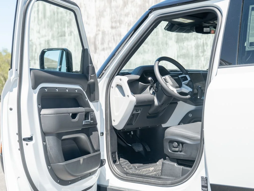 2026 Land Rover Defender X-Dynamic SE - Photo 10