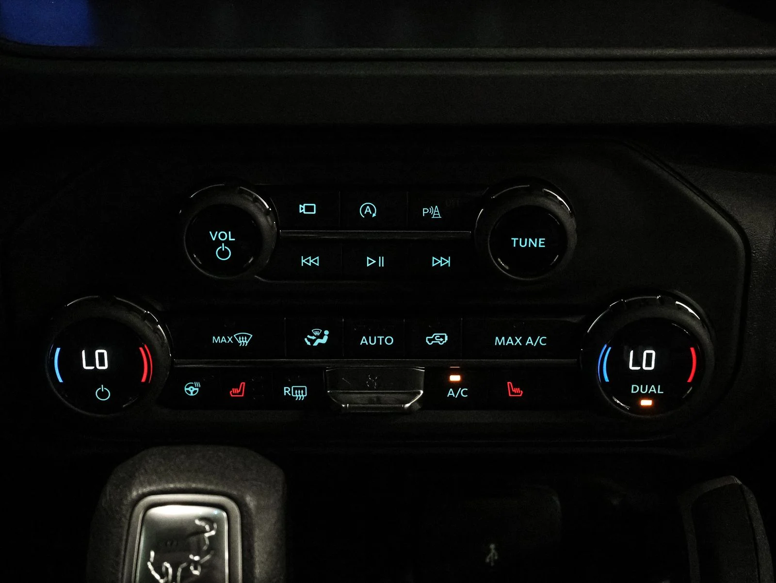 New 2026 Avalanche Gray Ford Badlands® image 31