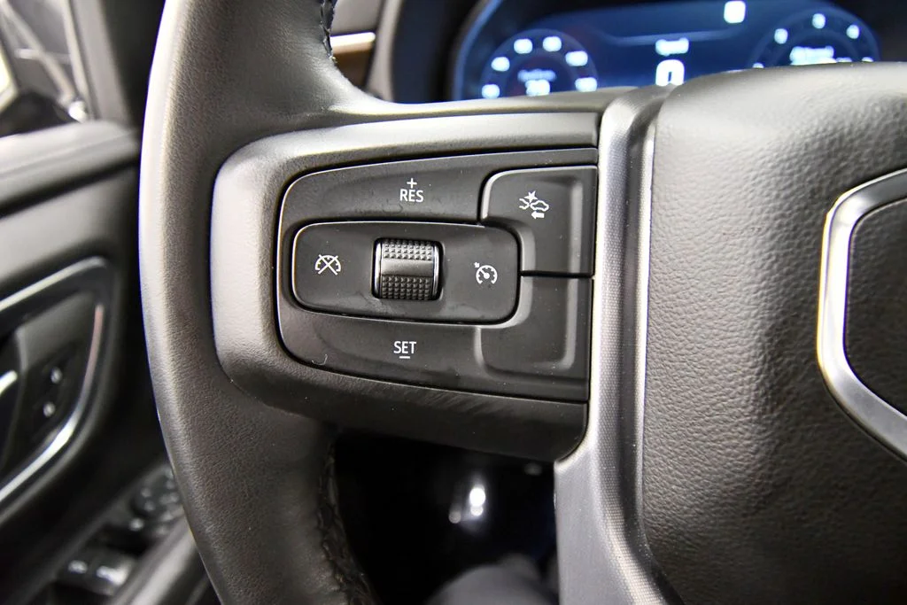Used 2023  GMC SLE image 20