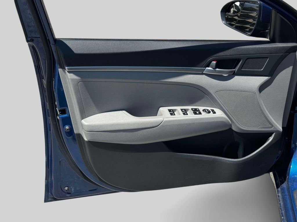 Used 2020 Blue Hyundai SE image 13