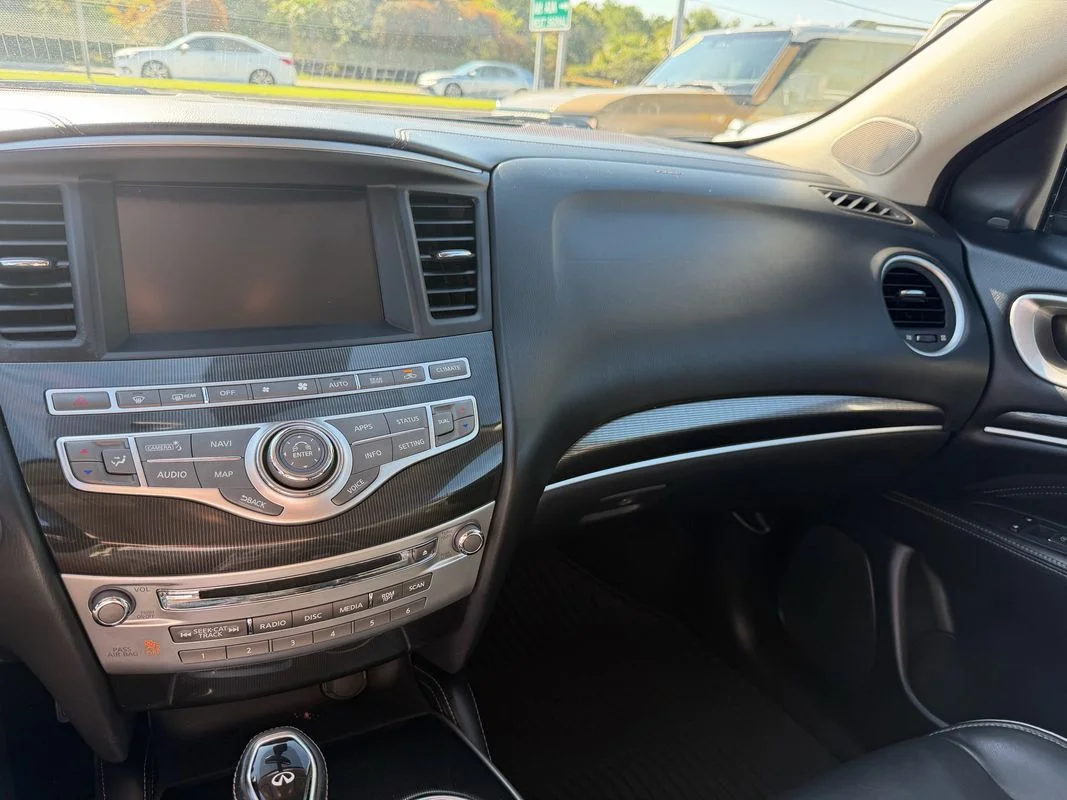 Used 2019  INFINITI LUXE image 19